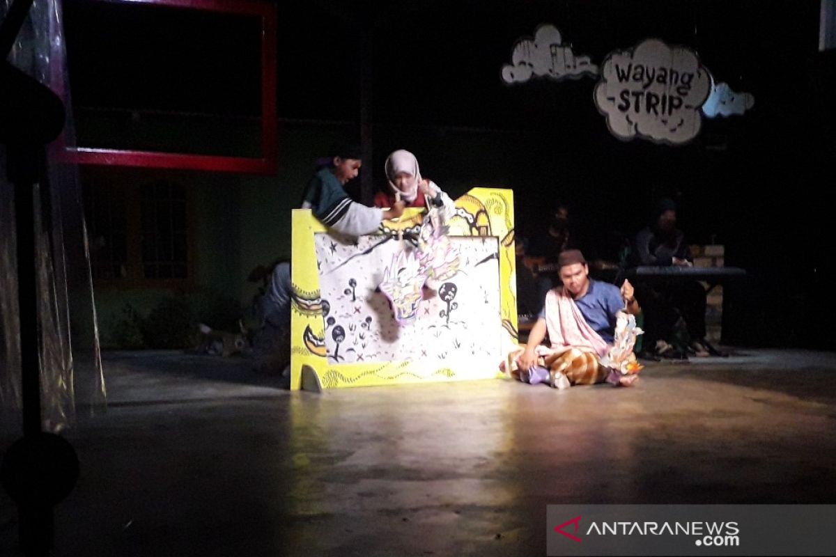 Seniman Mentok pentaskan Wayang Strip rayakan Hari Teater Sedunia