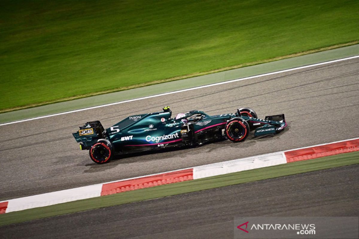 Vettel "ngebut" bersama Aston Martin