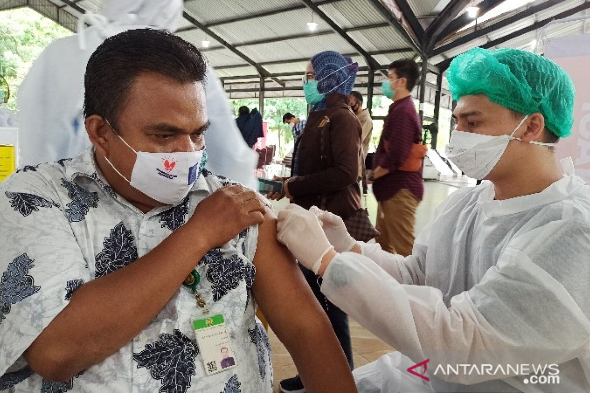 Universitas Sumatera Utara gelar vaksinasi massal untuk para dosen