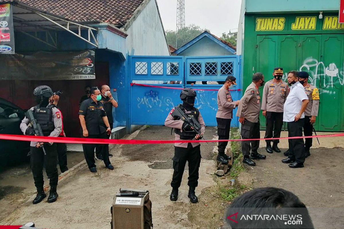 Polisi musnahkan bom rakitan di rumah terduga teroris