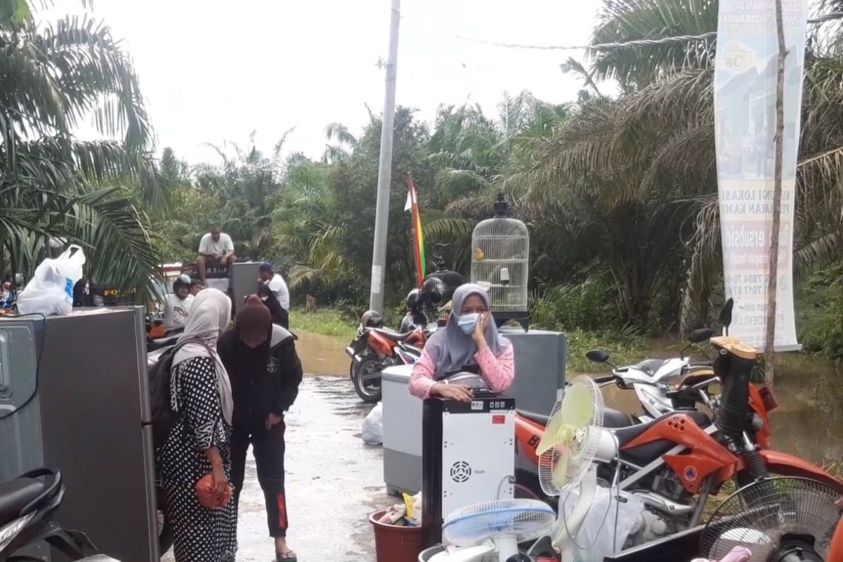 Puluhan rumah di Tangkerang Labuai kebanjiran, warga minta Sungai Sail dikeruk