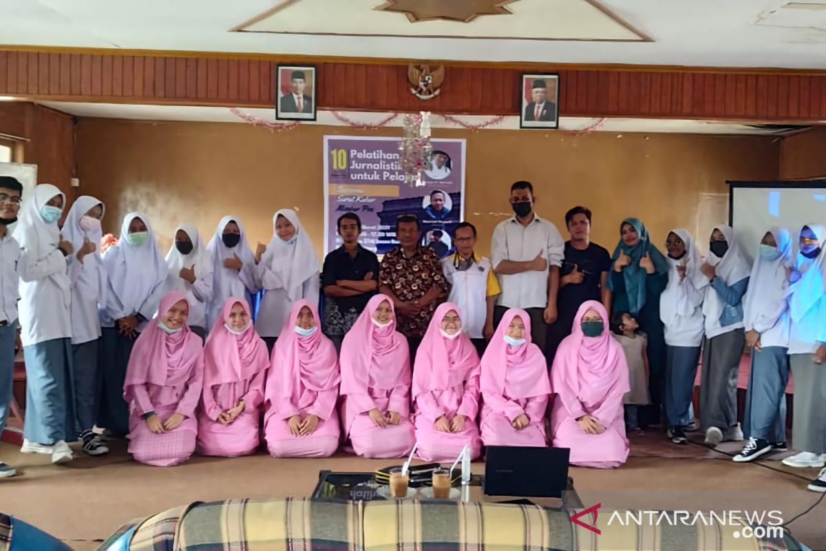 Puluhan siswa SMA Padang Panjang dibekali ilmu jurnalistik