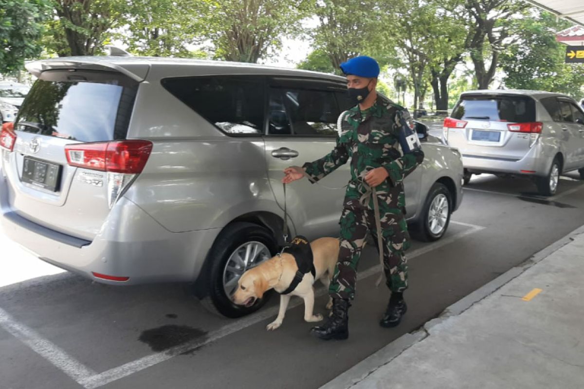 Bandara Adi Soemarmo meningkatkan pengamanan pascabom Makassar