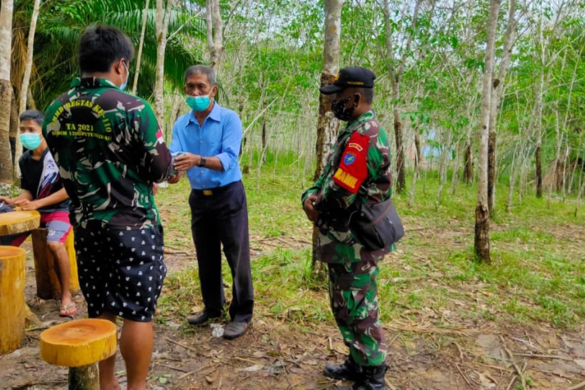 TMMD Kodim 1206/PSB bantu membersihkan tempat wisata