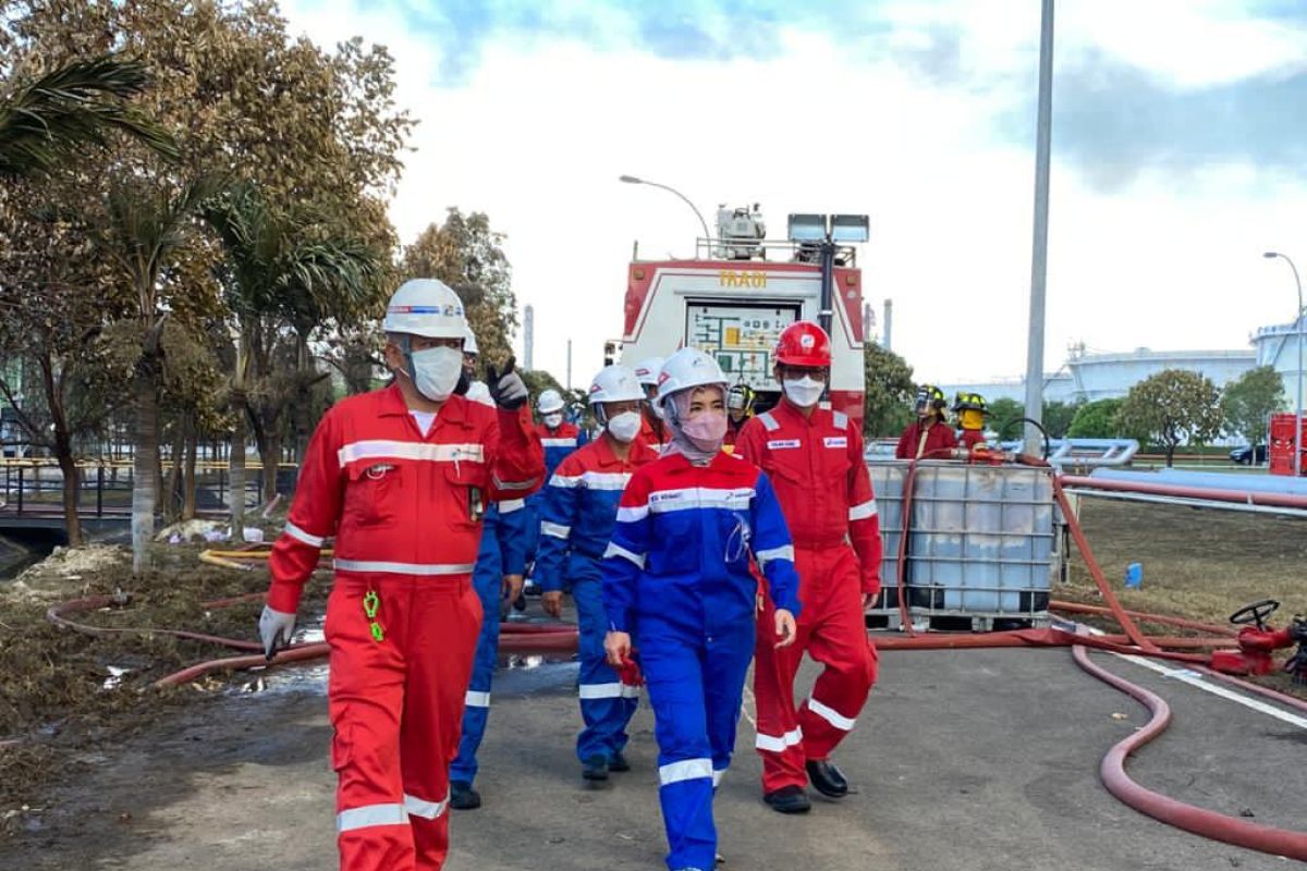 Pertamina sebut pemadaman api Kilang Balongan menggunakan air laut