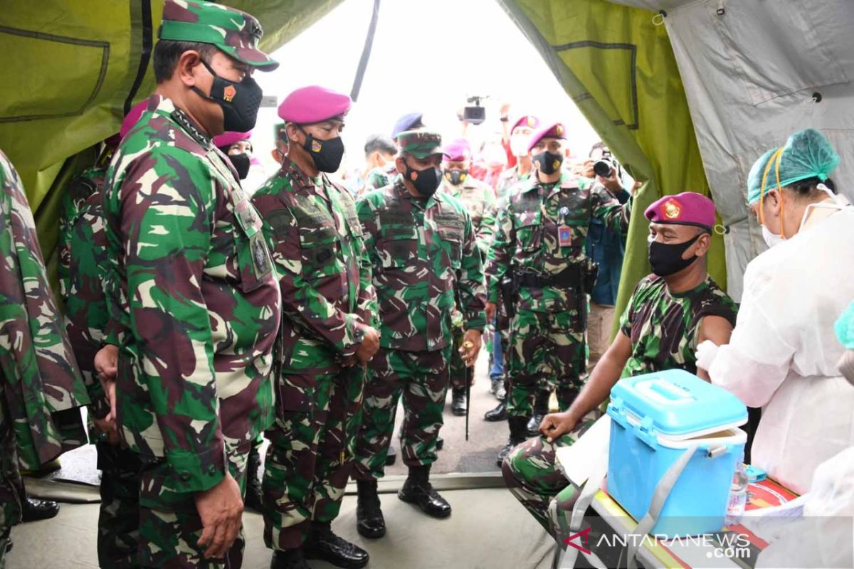 Kasal tinjau serbuan vaksinasi COVID-19 Prajurit Korps Marinir