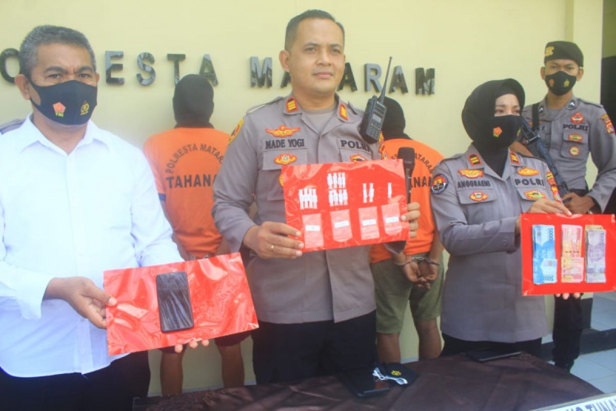 Tiga pengedar narkoba jaringan Karang Bagu ditangkap, sabu disimpan di bawah pohon pisang