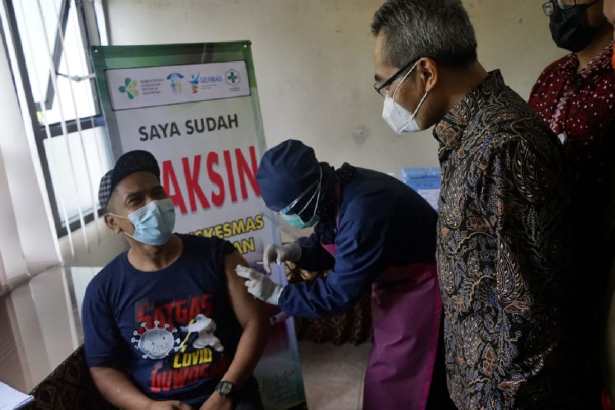 Dinkes: Vaksinasi COVID-19 di Bantul sudah menyasar tiga kelompok masyarakat