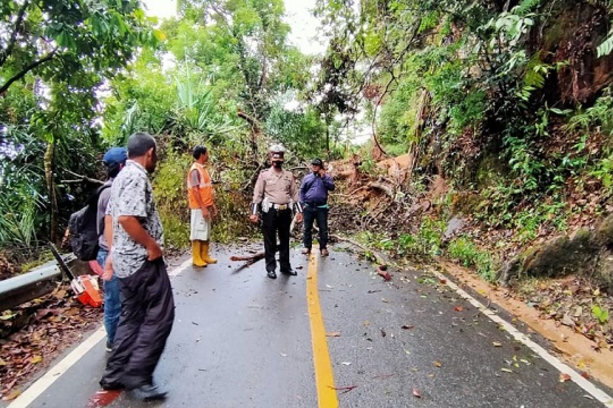 Jalan Sibolga-Tarutung kembali longsor, arus lalu lintas dialihkan lewat Rampah-Poriaha