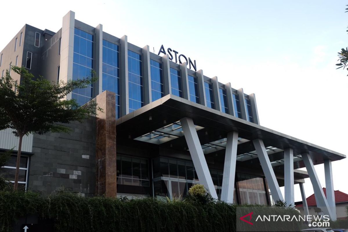 Karyawan Aston Hotel Gorontalo jalani vaksinasi COVID-19