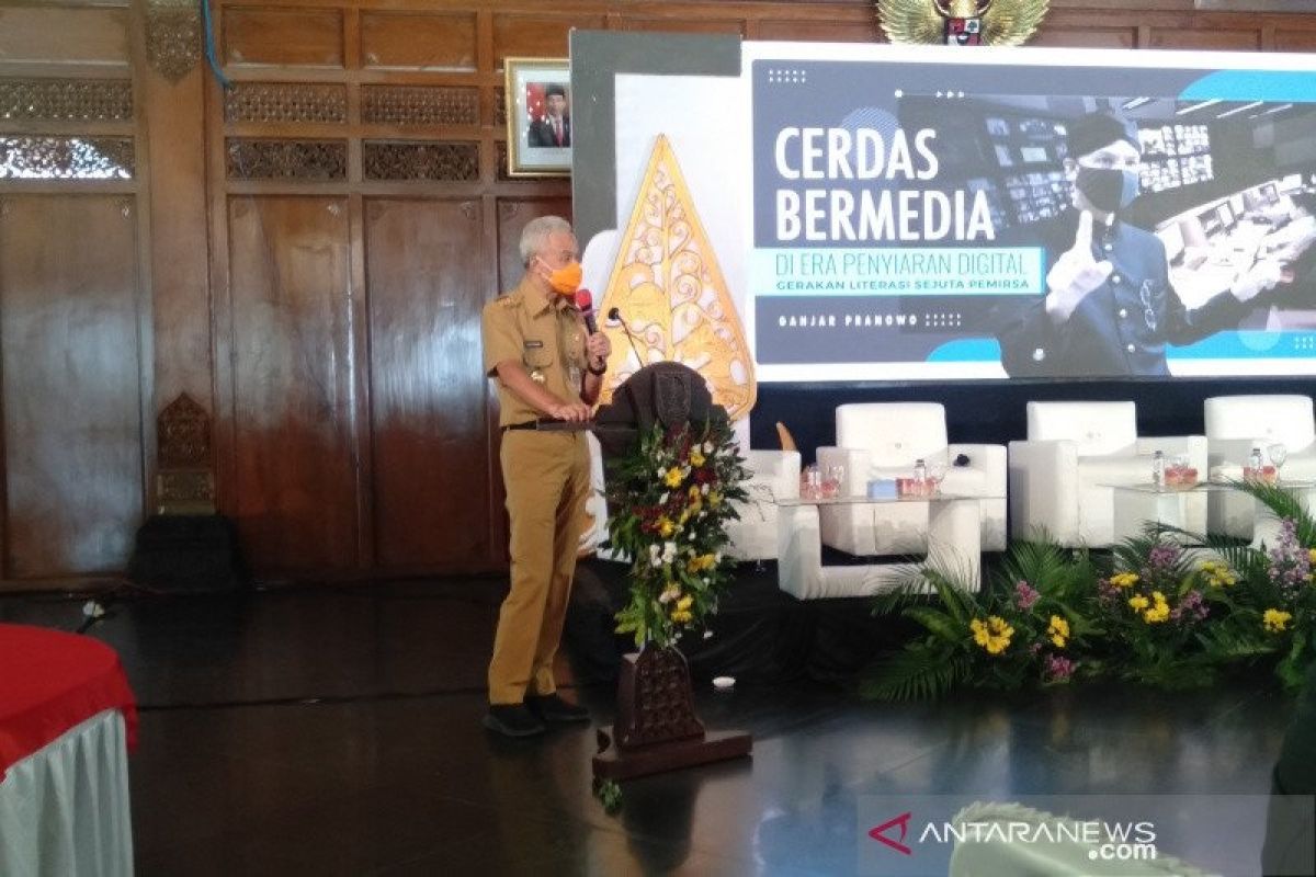 Ganjar Pranowo minta masyarakat lebih cerdas bermedia