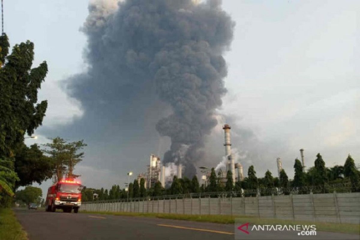 Kebakaran tangki kilang minyak Balongan, Kabupaten Indramayu belum bisa dipadamkan