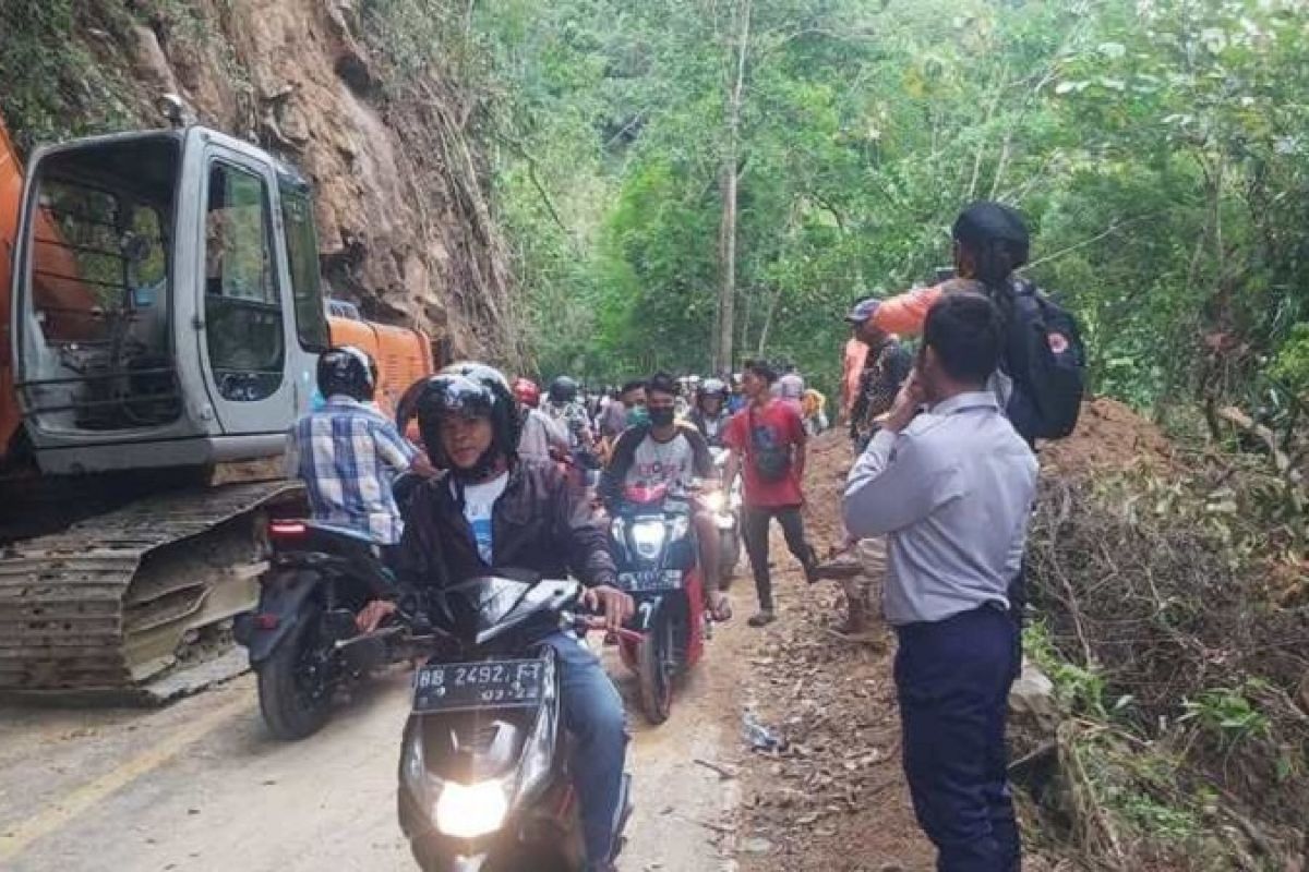 Setelah dibersihkan, Jalinsum Sibolga-Tarutung sudah dapat dilalui