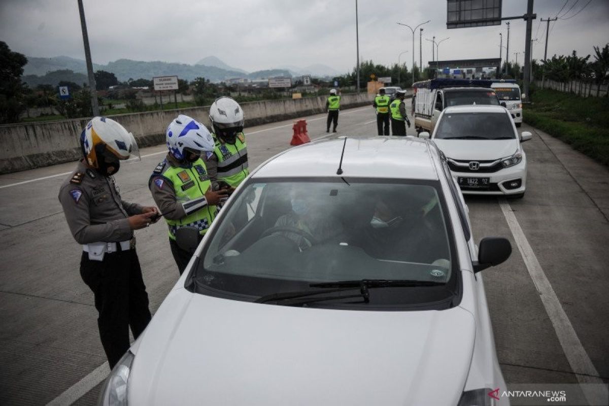 Menkes Budi Gunadi sebut vaksinasi dan pembatasan mobilitas akan efektif tekan COVID-19