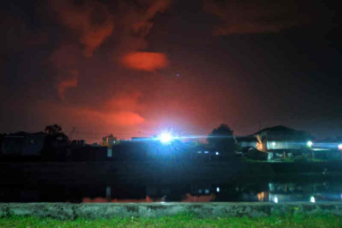 Kebakaran landa kilang minyak Balongan, Pertamina evakuasi warga