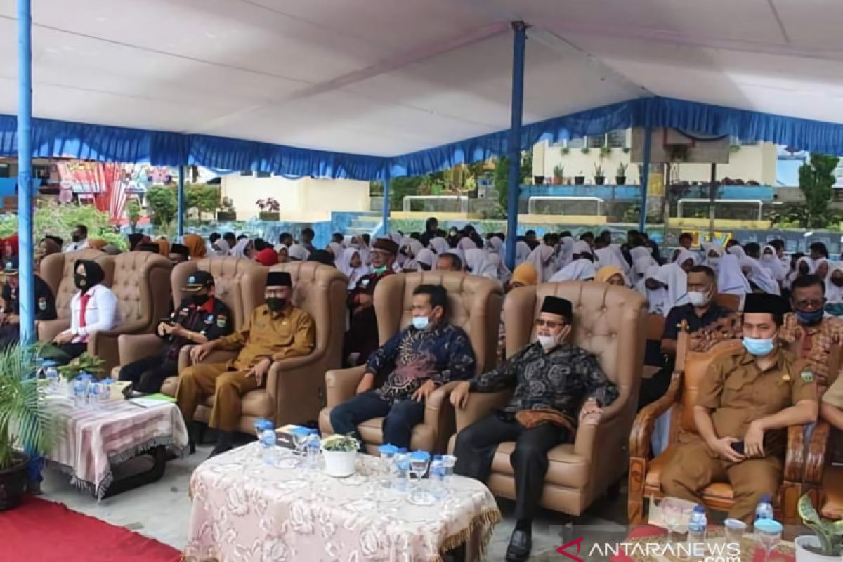 SMPN 2 Padang Panjang luncurkan gerakan anti narkoba di Milad ke-63