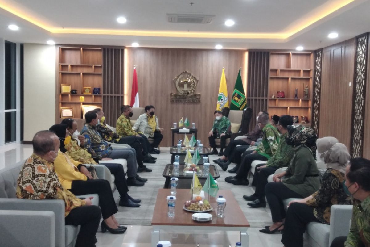 Suharso Monoarfa bertemu Airlangga di kantor DPP Golkar