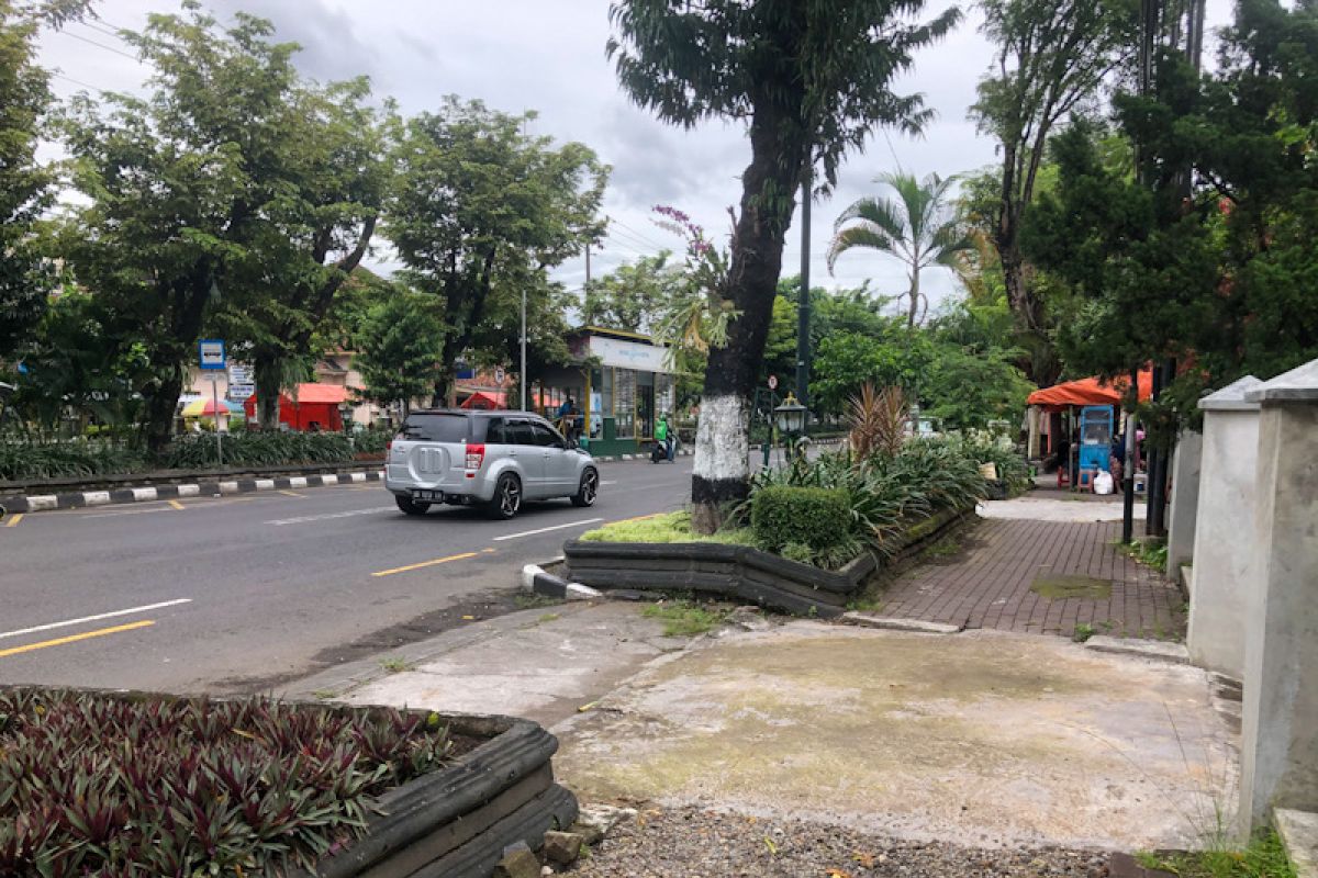 Penataan pedestrian Jalan Sudirman Yogyakarta sekaligus tata fiber optic