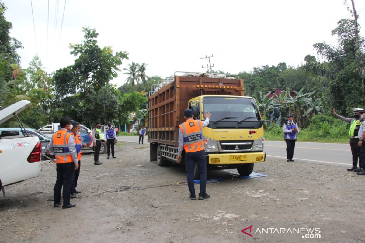 Dishub Kalsel tertibkan kendaraan angkutan berat guna meminimalisasi pelanggaran