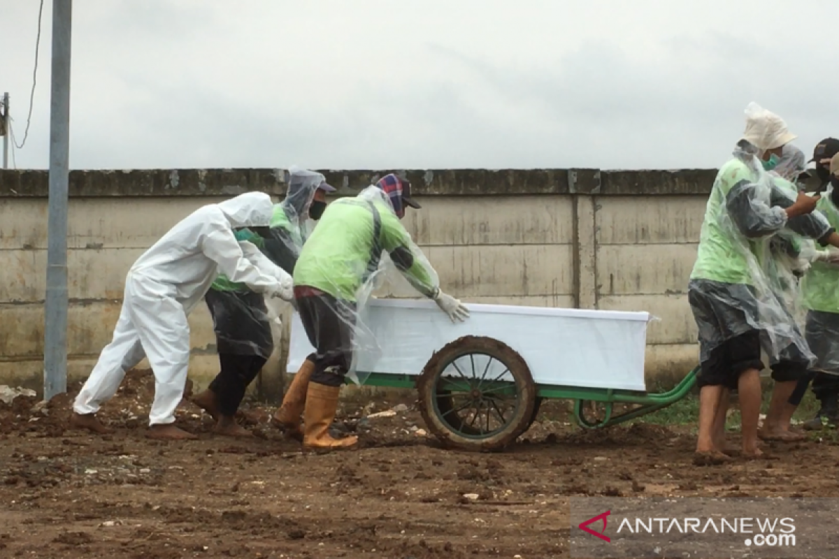 64 petak makam di TPU Rorotan sudah terisi