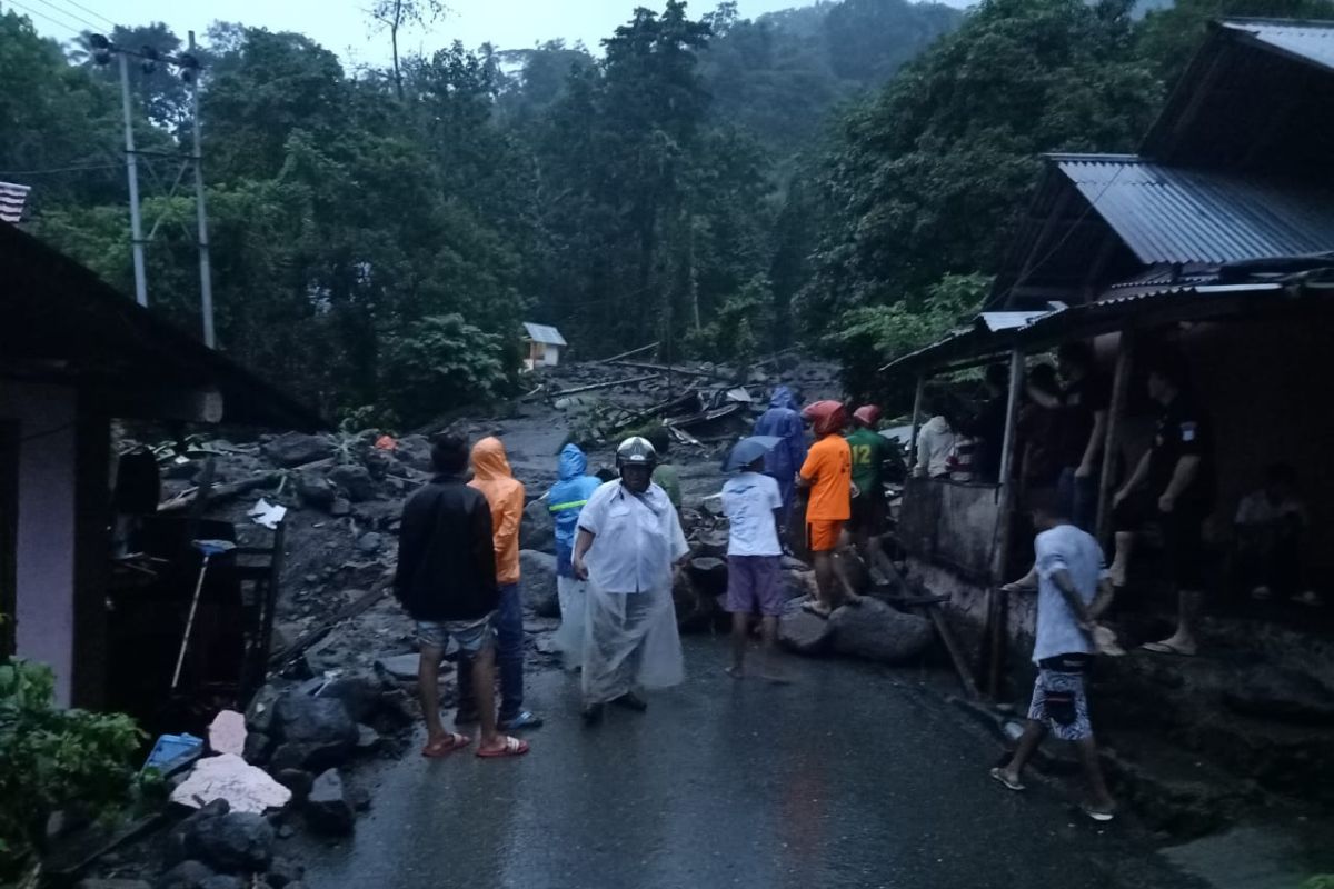 Banjir bandang landa Lingkungan V Kelurahan Bahu, Siau Timur