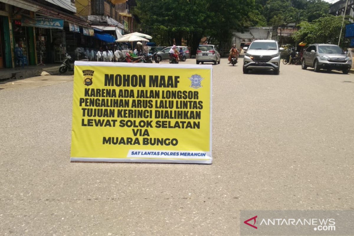 Pascalongsor tebing, jalan Bangko-Kerinci sudah bisa dilalui kendaraan