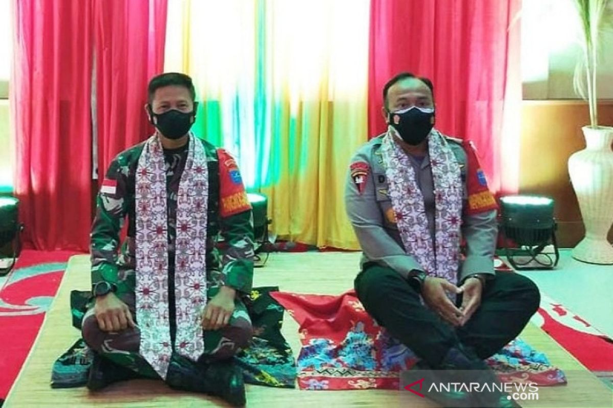 Pangdam XII Tanjungpura dan Kapolda Kalteng dianugerahi gelar adat Dayak Siang