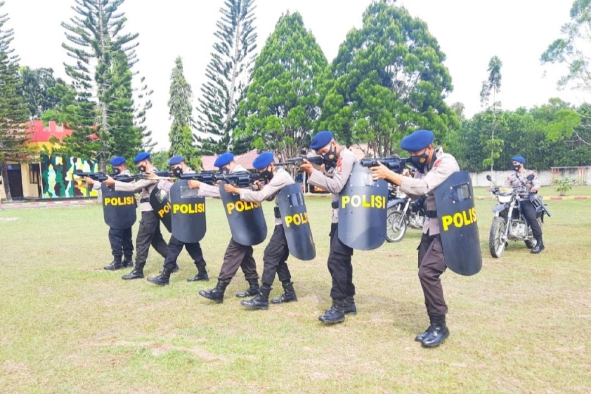 Brimob Polda Kalteng latihan tingkatkan kemampuan anti anarkis