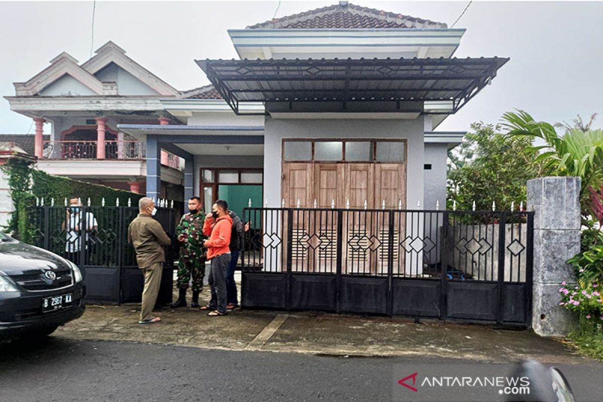 Densus tangkap pasutri terduga teroris di Tulungagung