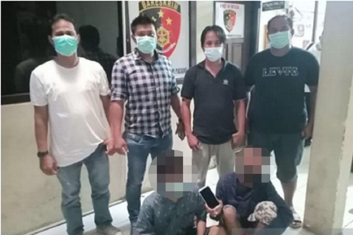 Jadi penadah dan pembeli gawai dari pelaku copet, dua pria ini ditangkap polisi