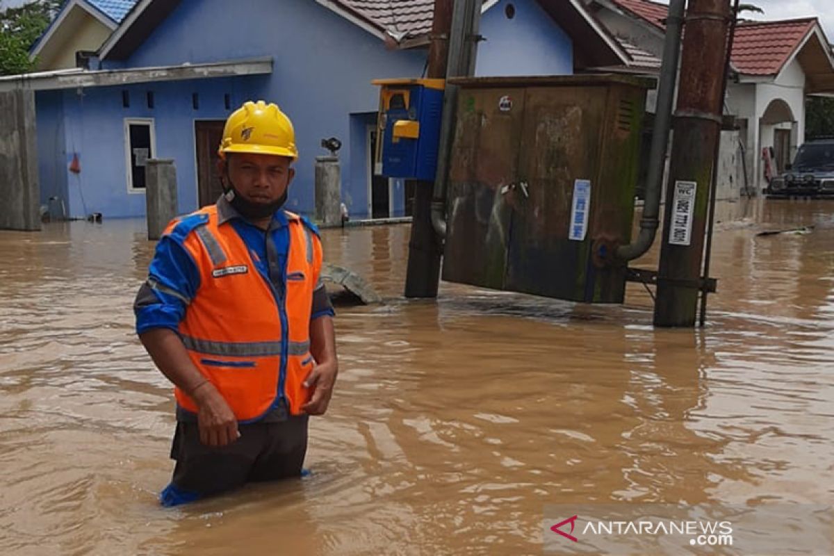 PLN terpaksa putuskan aliran listrik di lokasi banjir Pekanbaru, begini penjelasannya