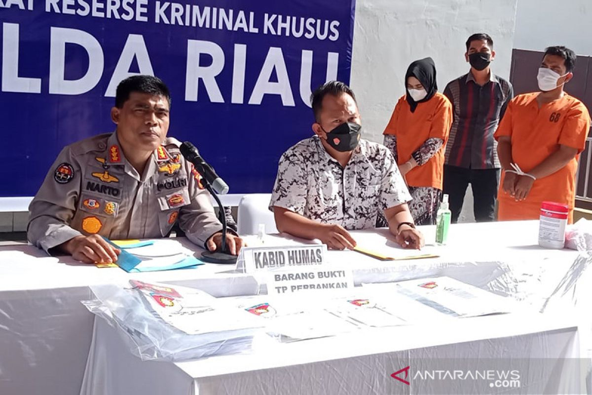 Dua pegawai bank di Riau  curi uang nasabah Rp1,3 miliar