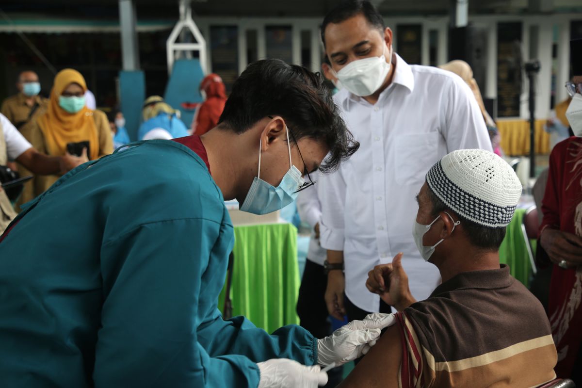 Seribu pengurus masjid dan ustadz di Kota Surabaya jalani vaksinasi COVID-19