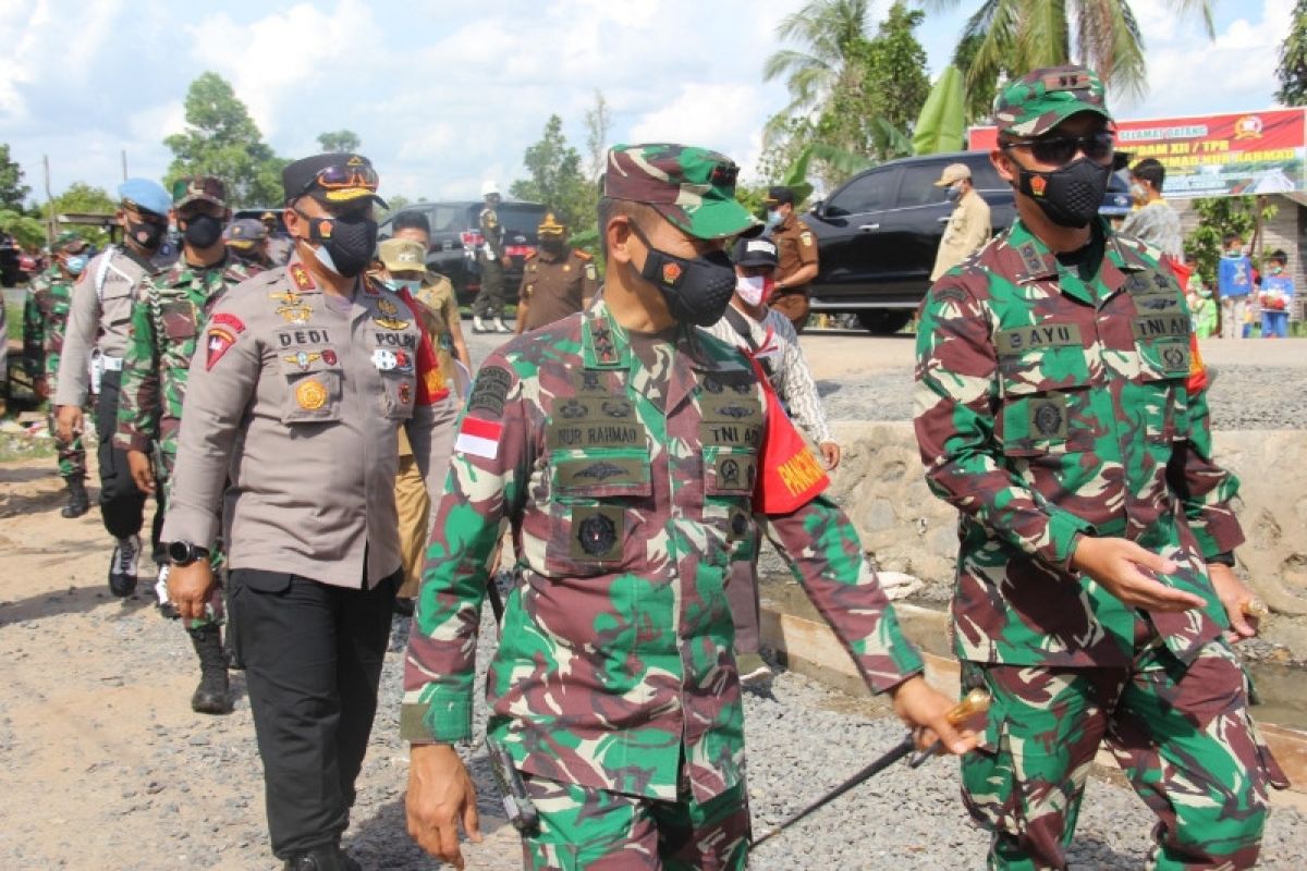 Kapolda dan Pangdam cek PPKM dan TMMD di Kapuas