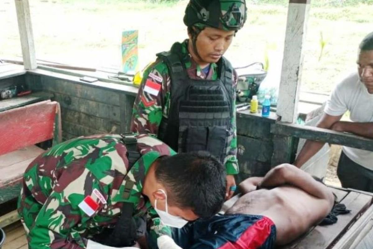 Satgas TNI Yonif 512/QY bantu obati warga di perbatasan RI-PNG