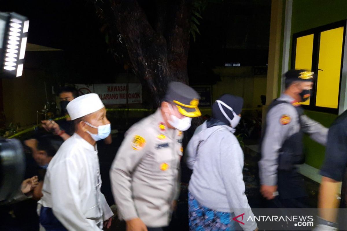 Keluarga jenazah terduga teroris yang mendatangi RS Polri Kramat Jati