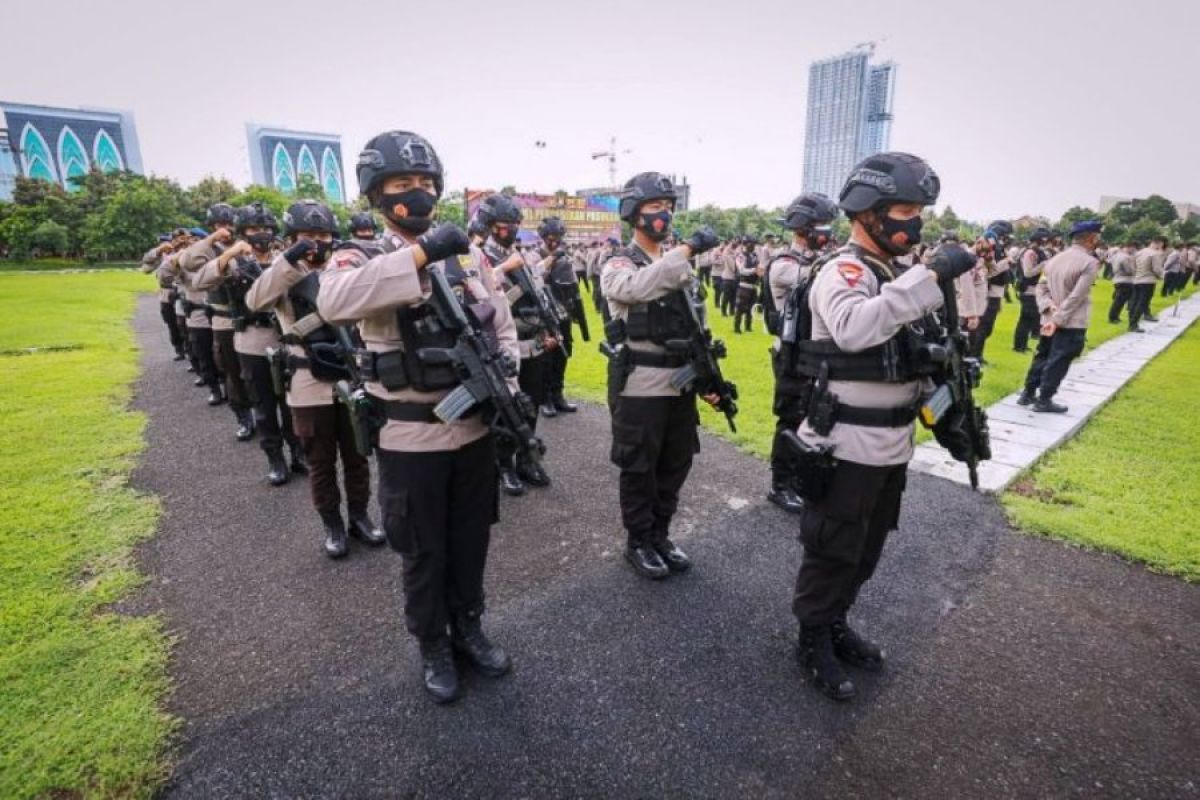 Aparat perketat keamanan di Mapolda Jatim usai penyerangan Mabes Polri