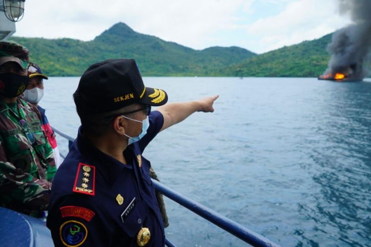 10 kapal pencuri ikan di Laut Natuna Utara ditenggelamkan