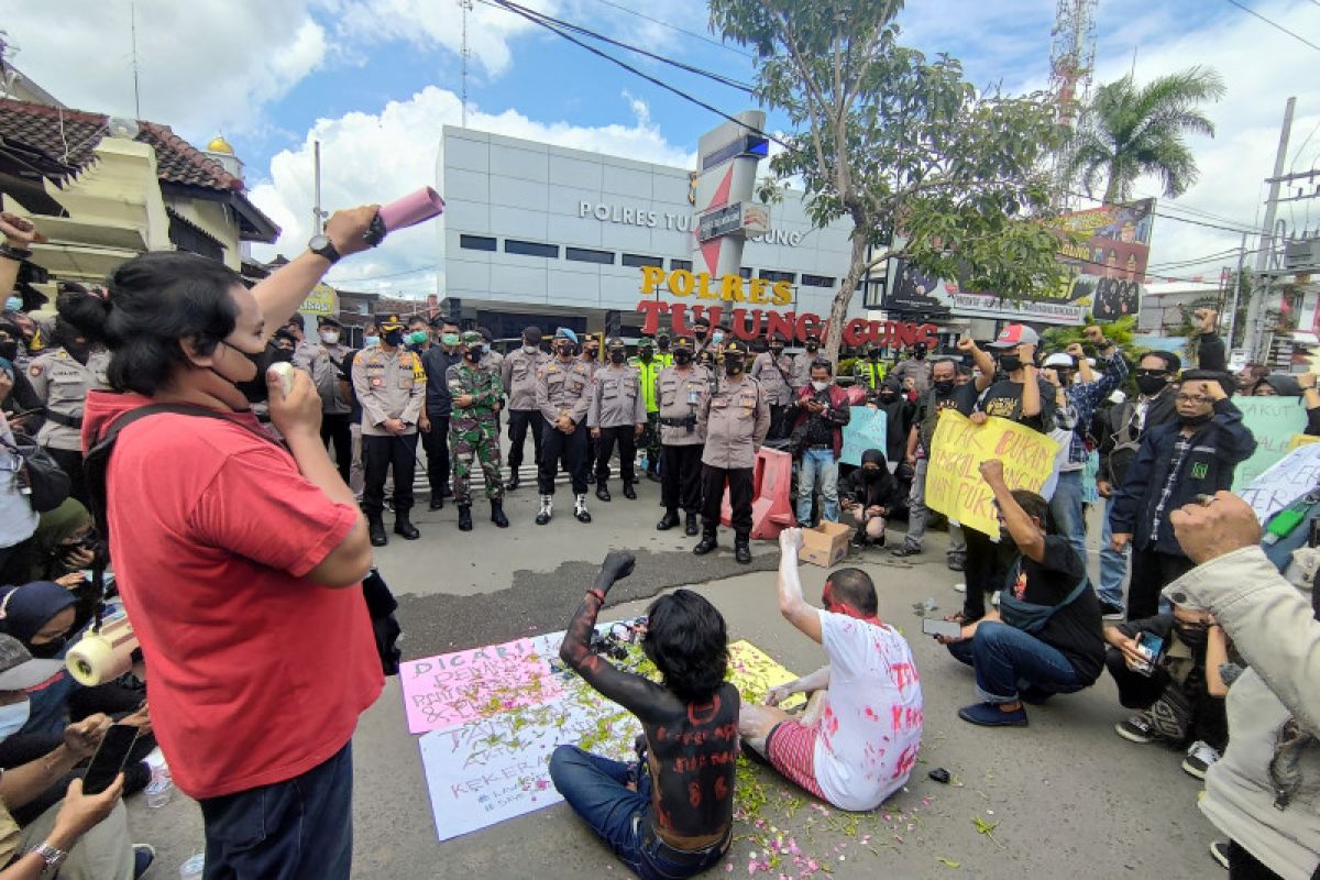 Aliansi jurnalis se-Tulungagung tuntut pengusutan kasus penganiayaan wartawan Tempo