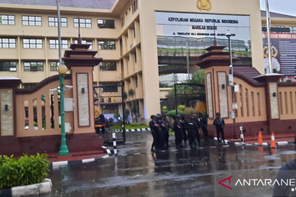 Tim Gegana masuk gedung Bareskrim Polri terkait penembakan oleh OTK