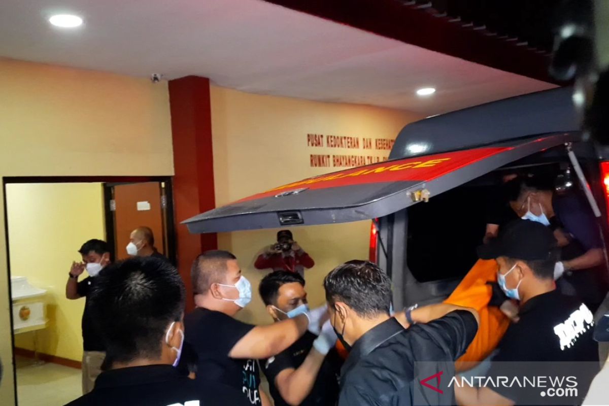 Jenazah terduga teroris penyerang Mabes Polri tiba di Rumah Sakit Polri