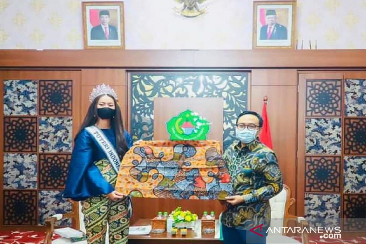 Pamekasan Promosikan Batik Tulis di Ajang Miss Universe 2021