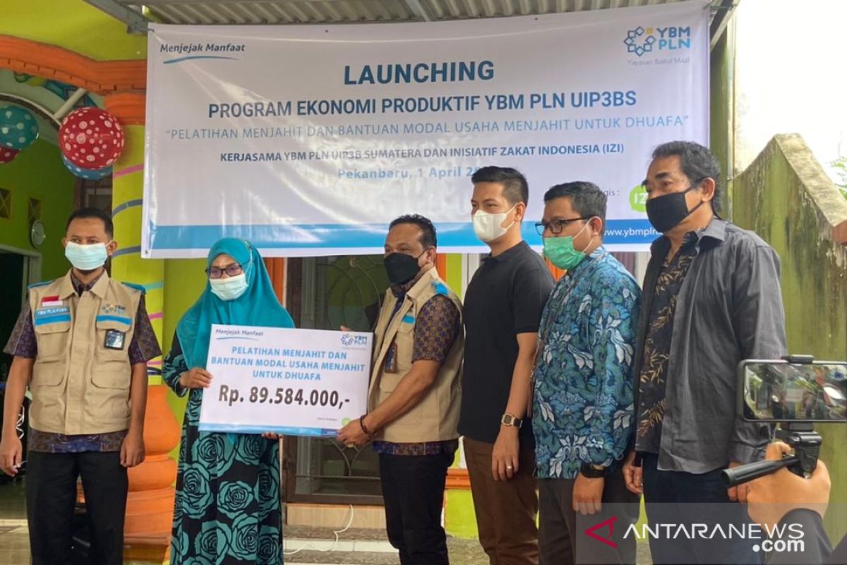 Digandeng YBM PLN P3BS, IZI Riau latih perempuan menjahit