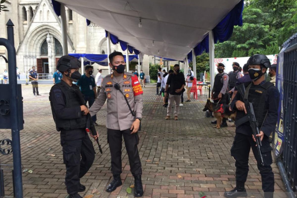 Ratusan personel gabungan TNI-Polri-Satpol PP jaga Katedral Jakarta