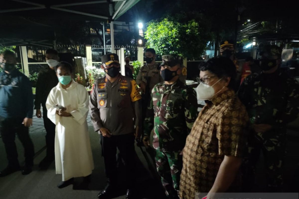 Kapolda Metro mengecek pengamanan Gereja Katolik Kristus Raja