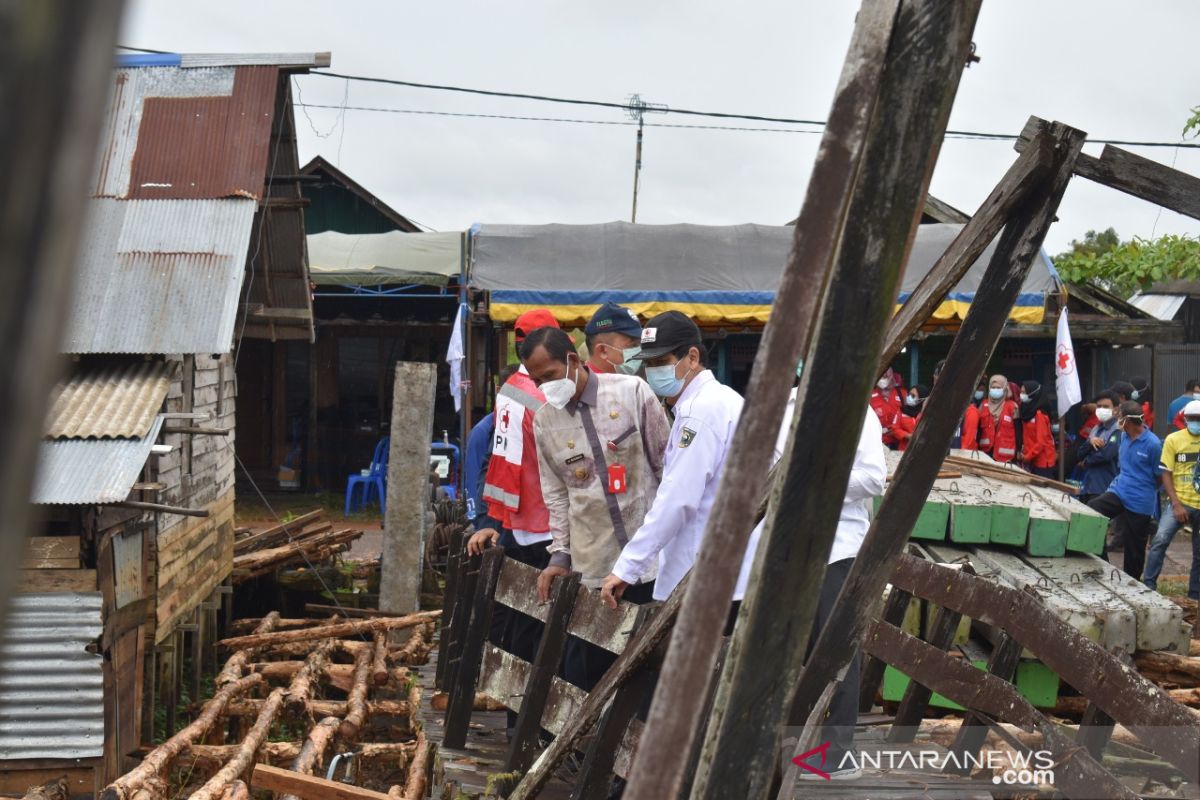 Pemkab Tala -PMI bangun jembatan Desa Panjaratan