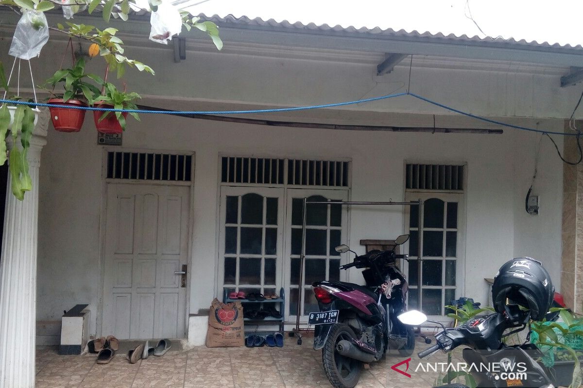 Rumah keluarga terduga teroris penyerang Mabes Polri sepi