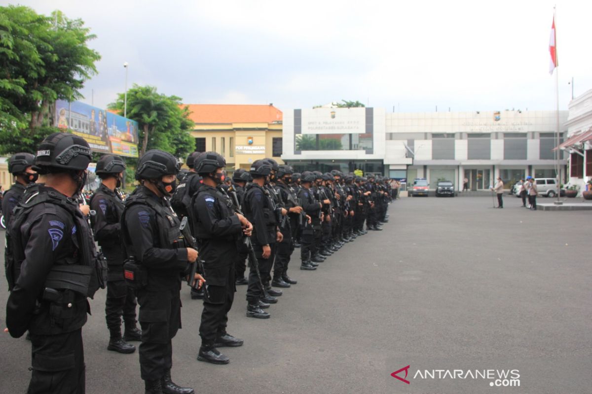 Ratusan personel gabungan amankan perayaan Paskah di Surabaya