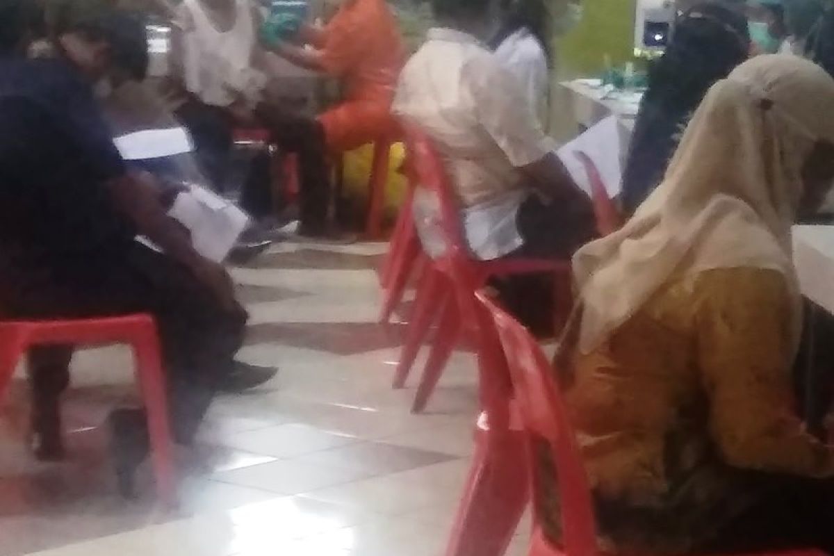 ASN Pemkot Jayapura menjalani vaksinasi COVID-19