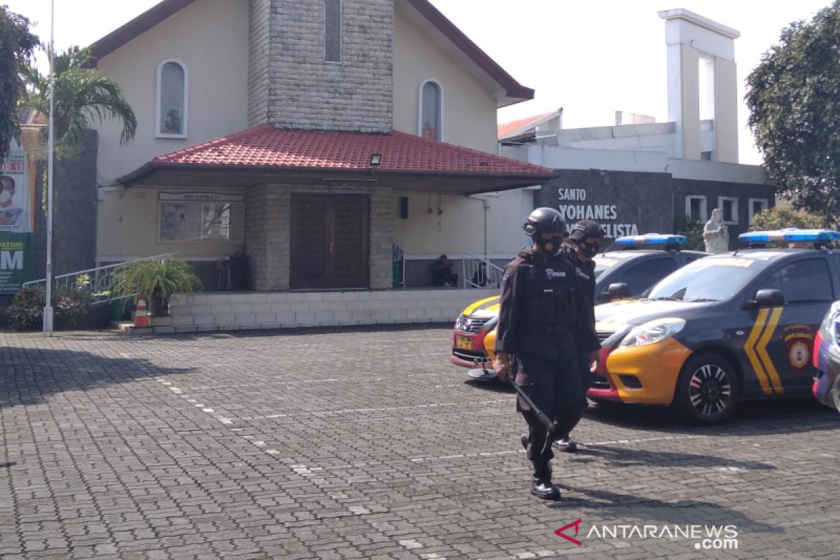 35 Gereja di Kudus mendapat penjagaan polisi selama perayaan Paskah